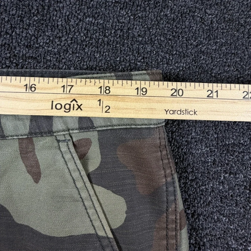 Levi's Cargo Shorts Mens 38 23251-0085 Green Camouflage Cotton EUC